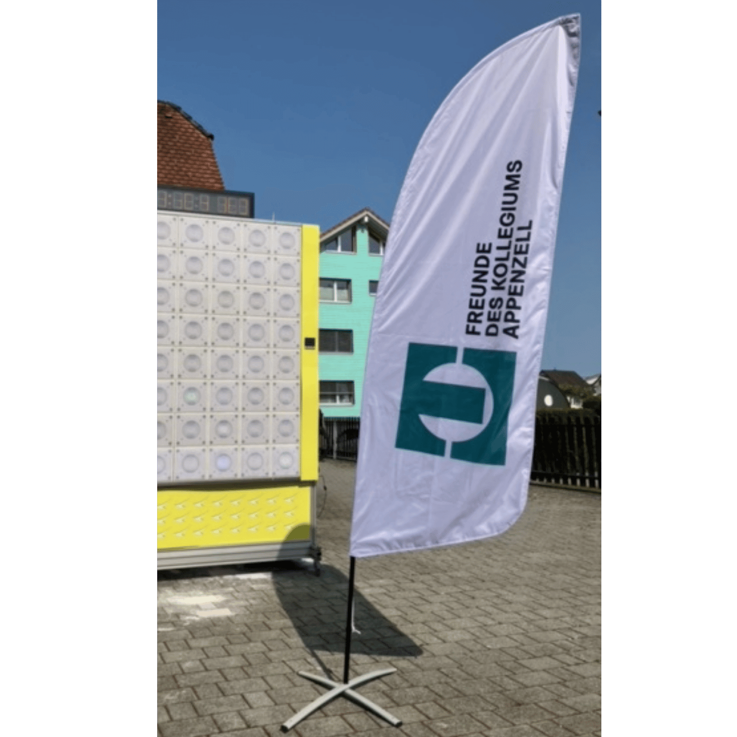 Beachflag Minerva – Bogenform