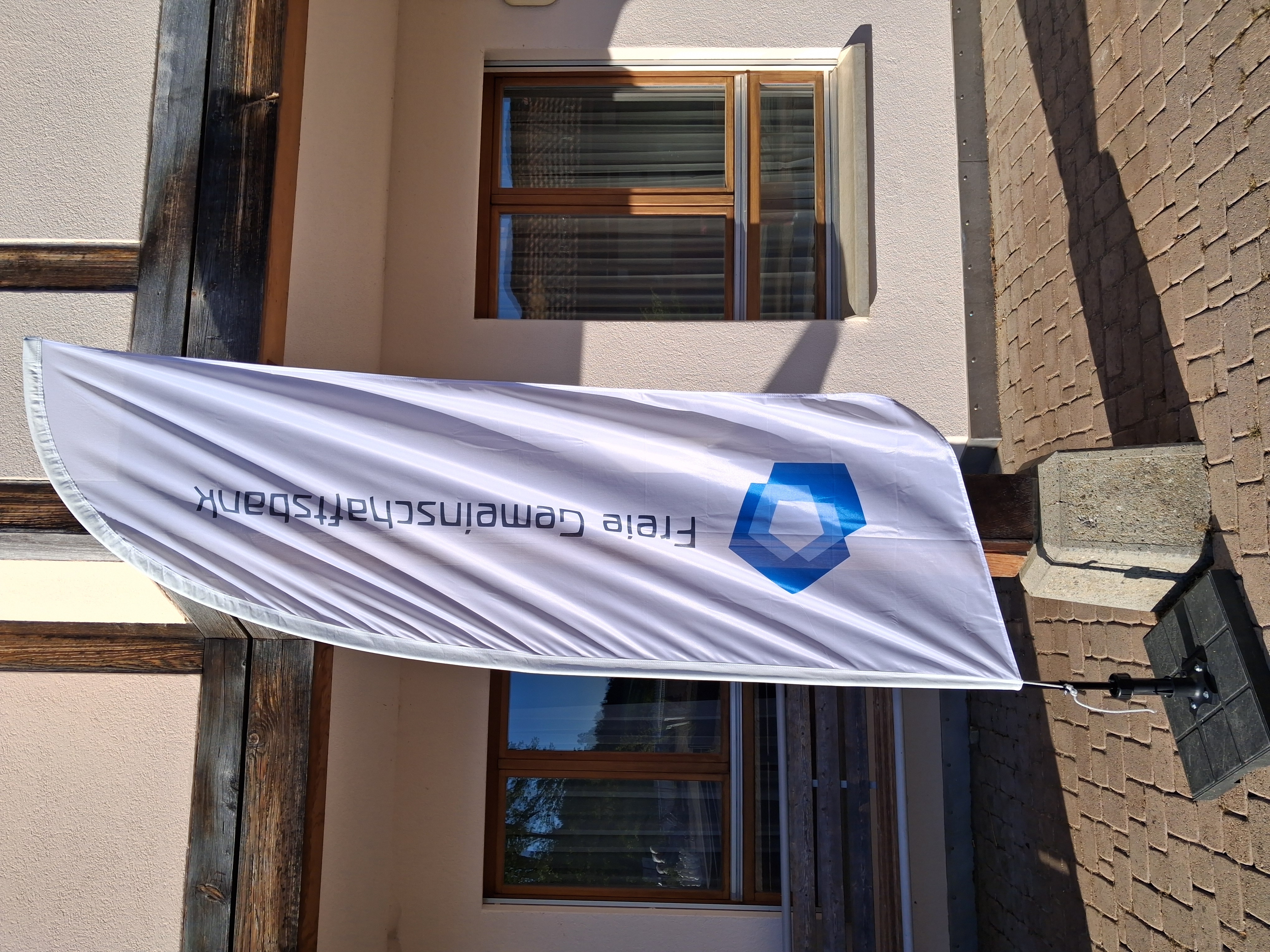 Beachflag Minerva – Bogenform