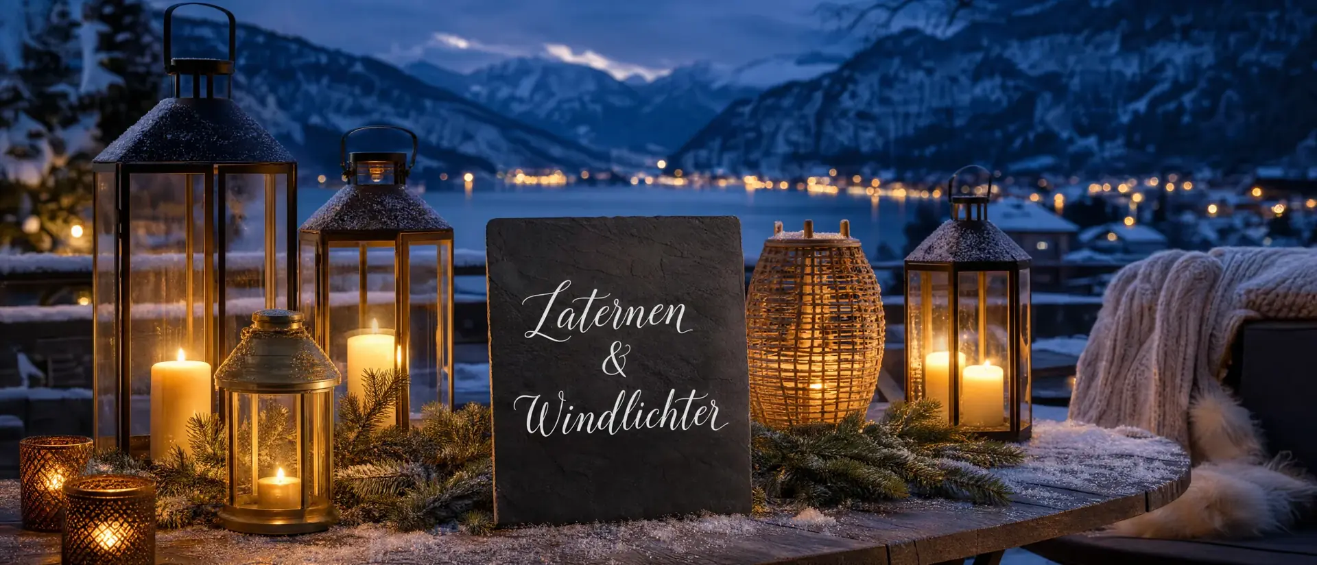 Laternen & Windlichter – weihnachtlich dekoriertes Banner mit Lichterketten und Kerzen